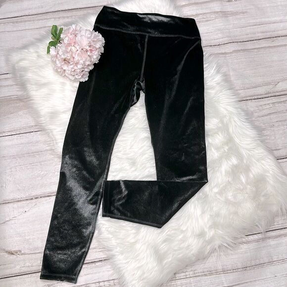 PINK
ULTIMATE BLACK SHINE HIGH-WAIST LEGGINGS - Picture 3 of 11